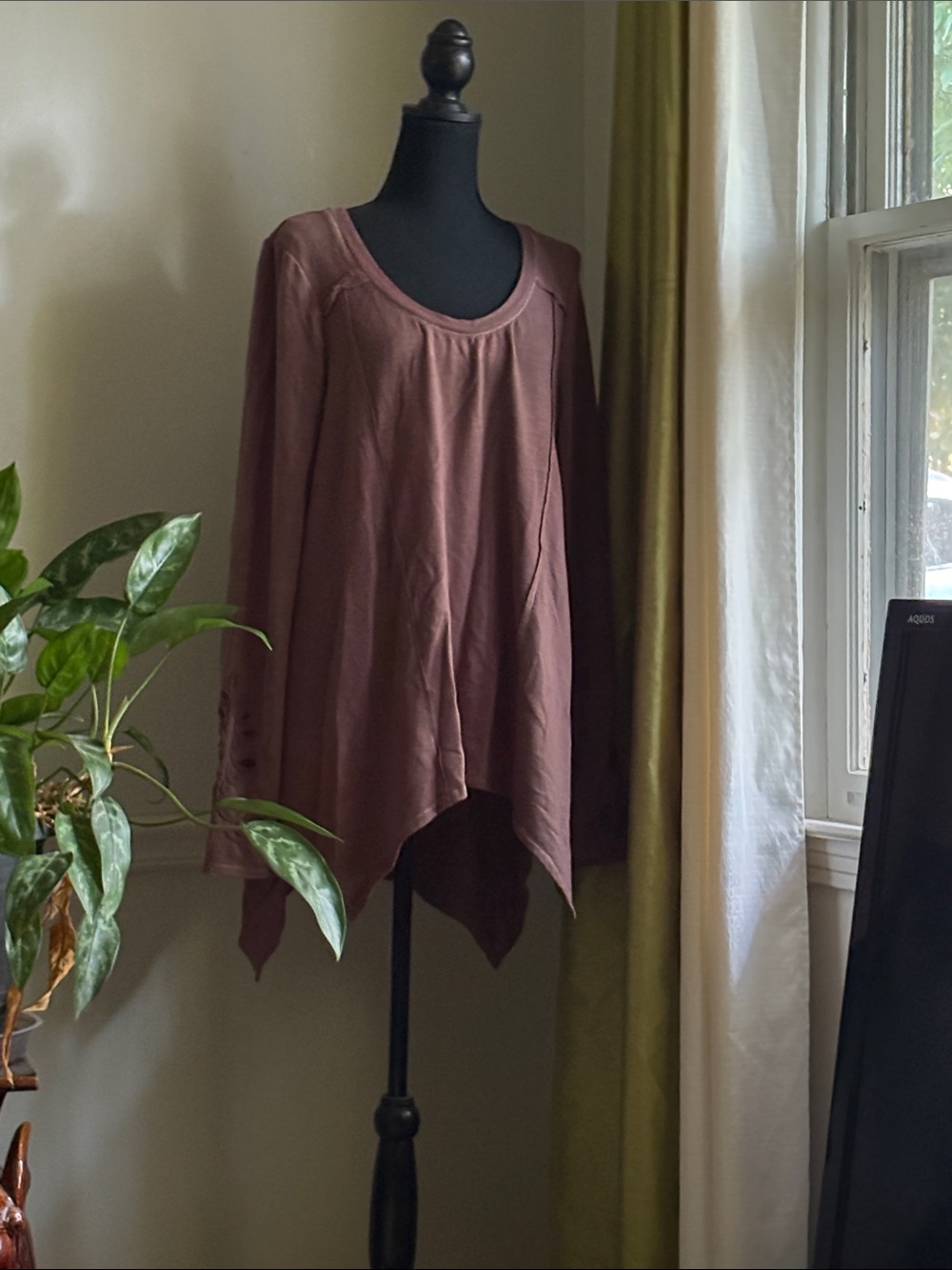 Women's Lightweight Long Sleeve Handkerchief Hem Top - Brown